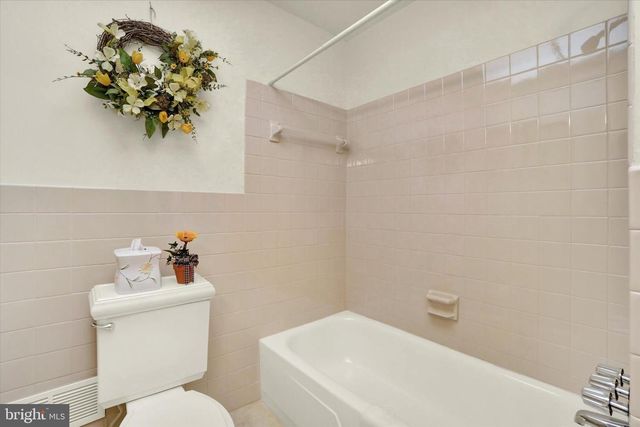 2770 CARNEGIE RD, York, PA 17402