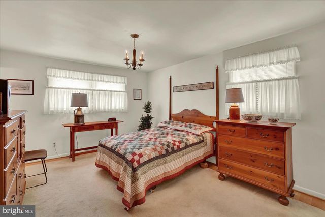 2770 CARNEGIE RD, York, PA 17402