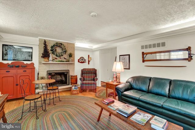 2770 CARNEGIE RD, York, PA 17402