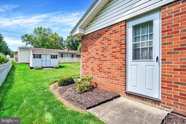 2770 CARNEGIE RD, York, PA 17402