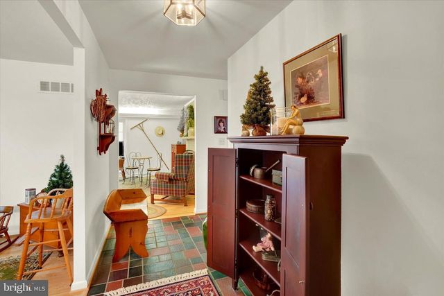 2770 CARNEGIE RD, York, PA 17402