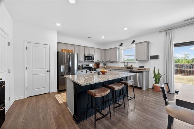 845 Delft Way, Hampton, GA 30228