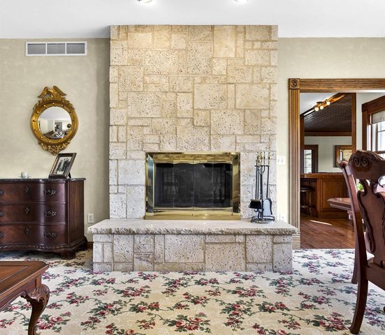 5565 APPLEWOOD COURT, Hartford, WI 53027