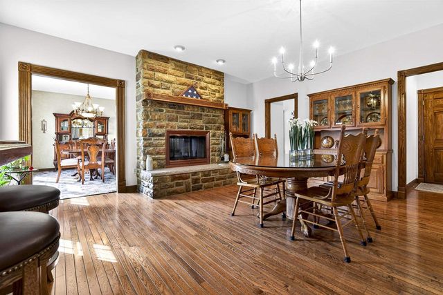 5565 APPLEWOOD COURT, Hartford, WI 53027