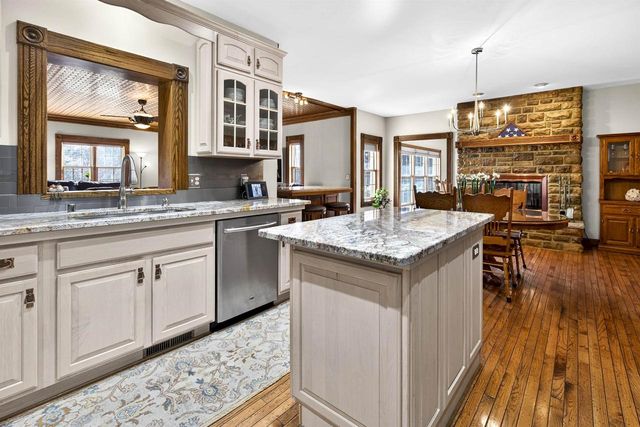 5565 APPLEWOOD COURT, Hartford, WI 53027