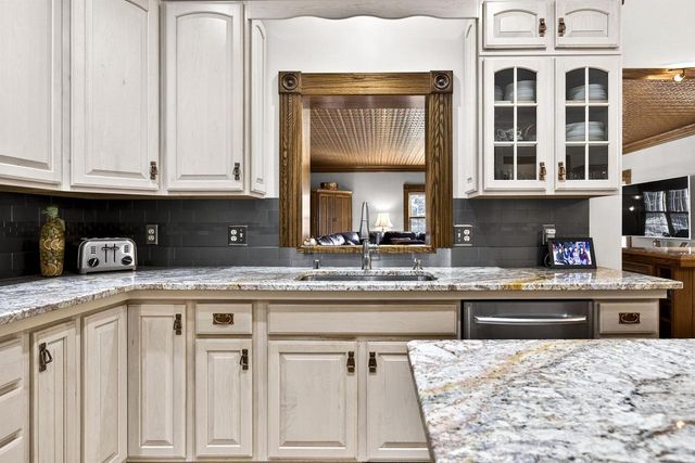 5565 APPLEWOOD COURT, Hartford, WI 53027