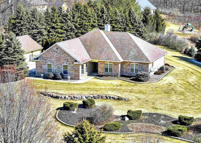 5565 APPLEWOOD COURT, Hartford, WI 53027