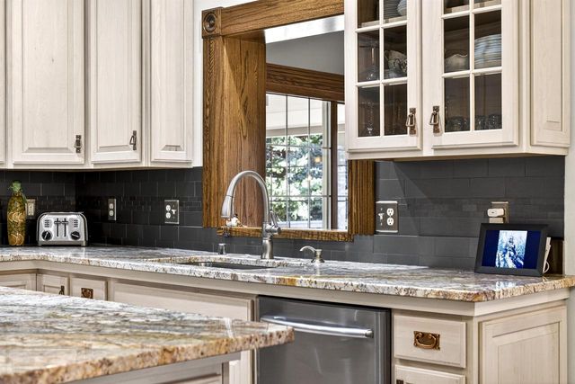 5565 APPLEWOOD COURT, Hartford, WI 53027