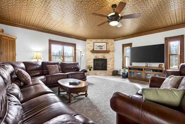 5565 APPLEWOOD COURT, Hartford, WI 53027