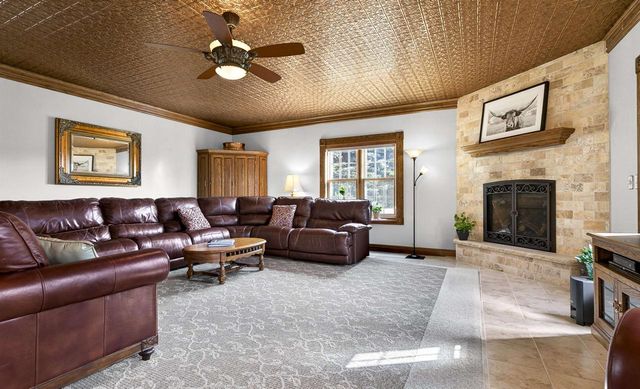 5565 APPLEWOOD COURT, Hartford, WI 53027