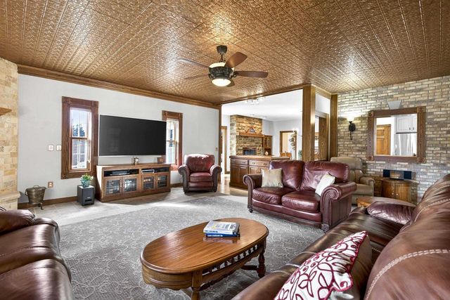 5565 APPLEWOOD COURT, Hartford, WI 53027