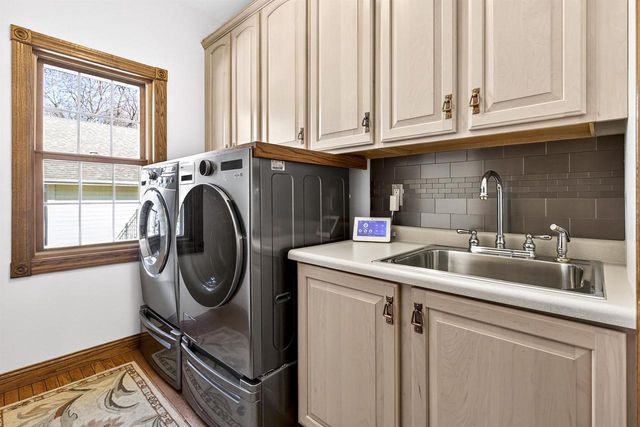 5565 APPLEWOOD COURT, Hartford, WI 53027