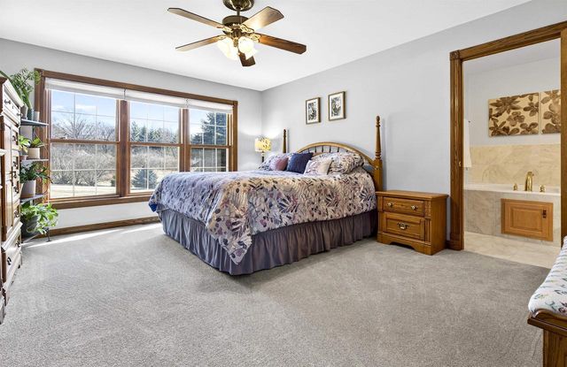 5565 APPLEWOOD COURT, Hartford, WI 53027