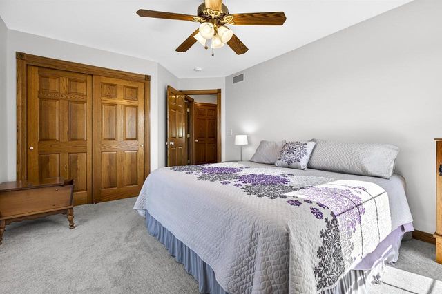 5565 APPLEWOOD COURT, Hartford, WI 53027