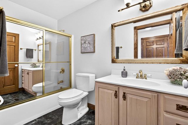 5565 APPLEWOOD COURT, Hartford, WI 53027