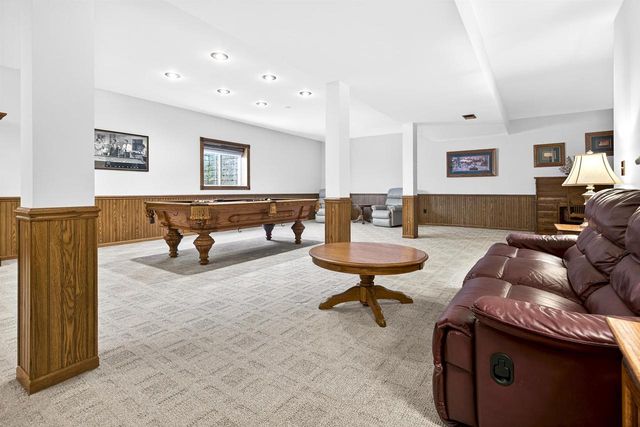 5565 APPLEWOOD COURT, Hartford, WI 53027