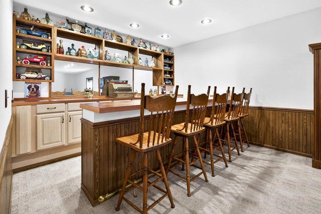 5565 APPLEWOOD COURT, Hartford, WI 53027