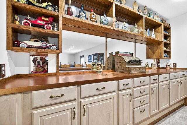 5565 APPLEWOOD COURT, Hartford, WI 53027