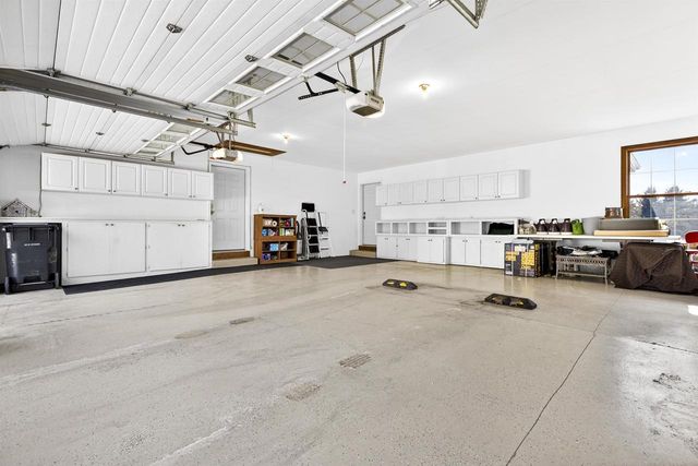 5565 APPLEWOOD COURT, Hartford, WI 53027