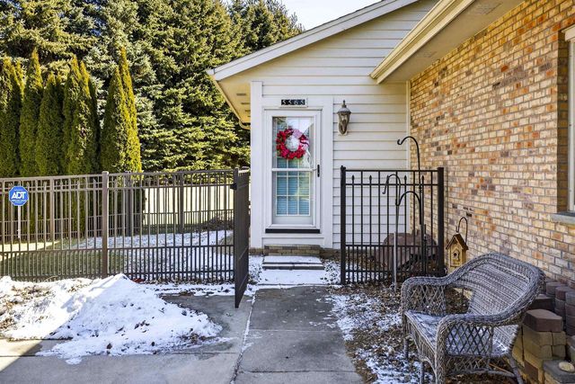 5565 APPLEWOOD COURT, Hartford, WI 53027