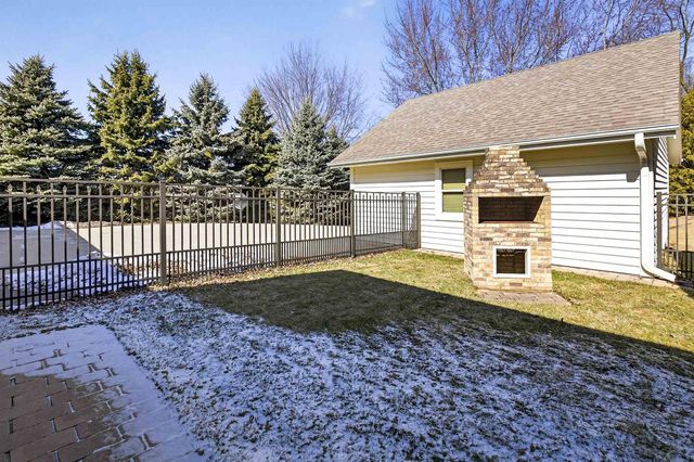 5565 APPLEWOOD COURT, Hartford, WI 53027