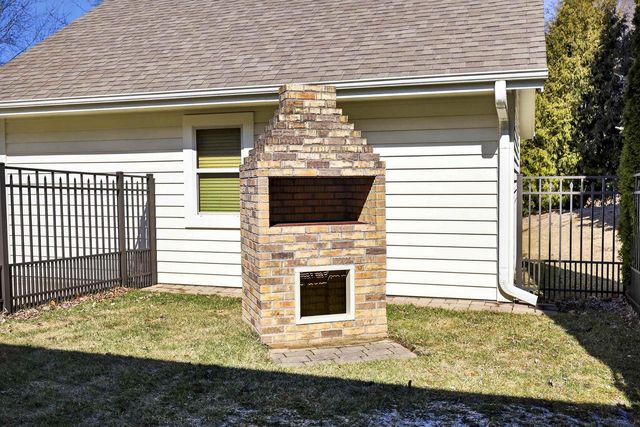 5565 APPLEWOOD COURT, Hartford, WI 53027