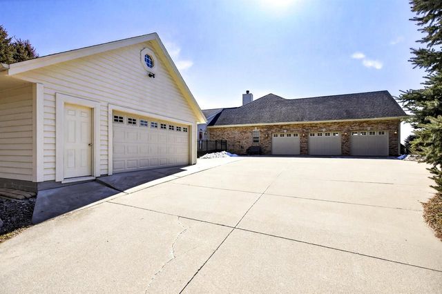 5565 APPLEWOOD COURT, Hartford, WI 53027