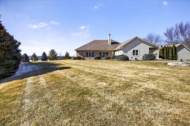 5565 APPLEWOOD COURT, Hartford, WI 53027