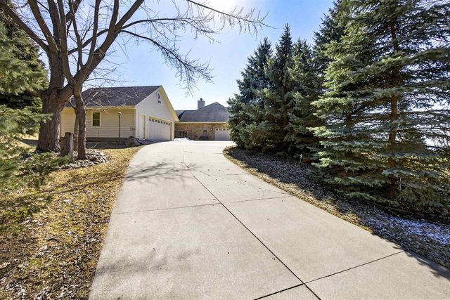 5565 APPLEWOOD COURT, Hartford, WI 53027