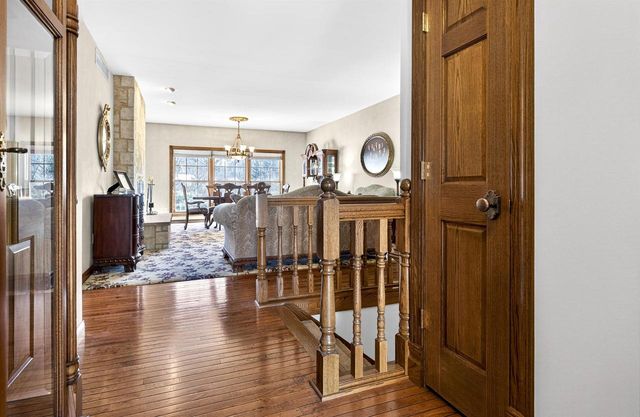 5565 APPLEWOOD COURT, Hartford, WI 53027