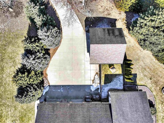 5565 APPLEWOOD COURT, Hartford, WI 53027