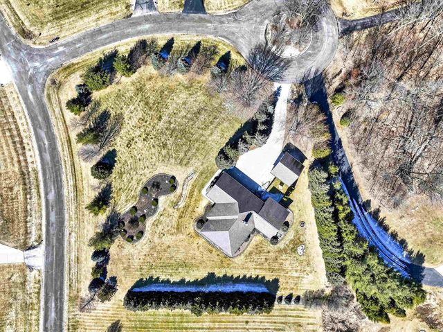 5565 APPLEWOOD COURT, Hartford, WI 53027