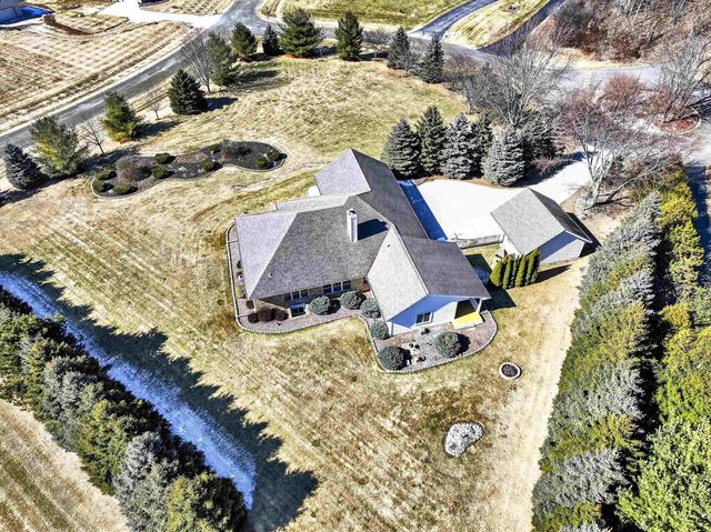 5565 APPLEWOOD COURT, Hartford, WI 53027