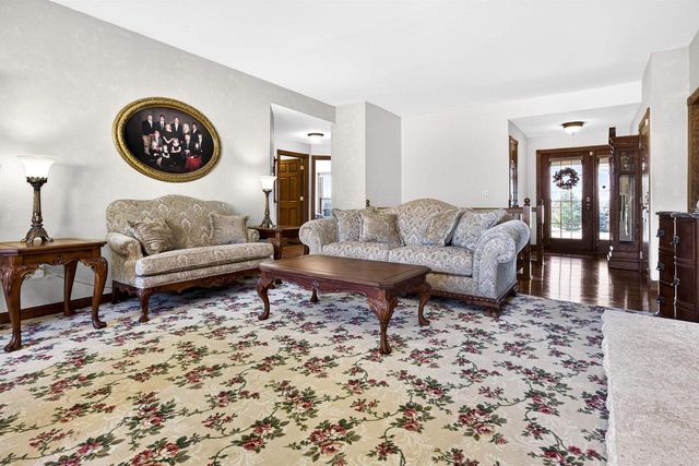 5565 APPLEWOOD COURT, Hartford, WI 53027