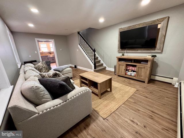 706 MAIN ST, Red Hill, PA 18076