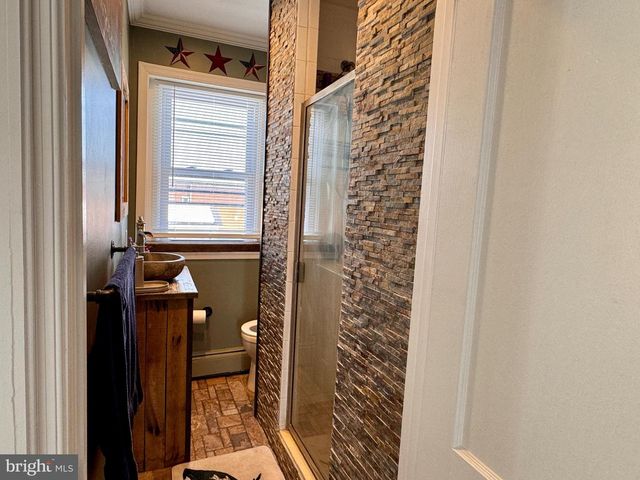 706 MAIN ST, Red Hill, PA 18076