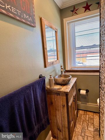 706 MAIN ST, Red Hill, PA 18076