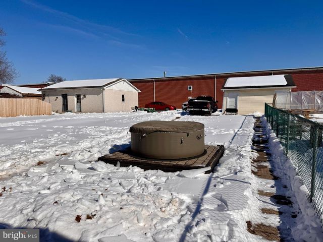 706 MAIN ST, Red Hill, PA 18076