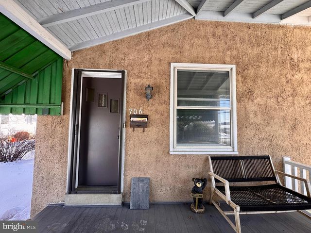 706 MAIN ST, Red Hill, PA 18076