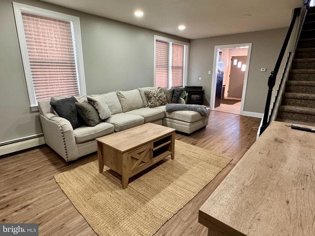 706 MAIN ST, Red Hill, PA 18076