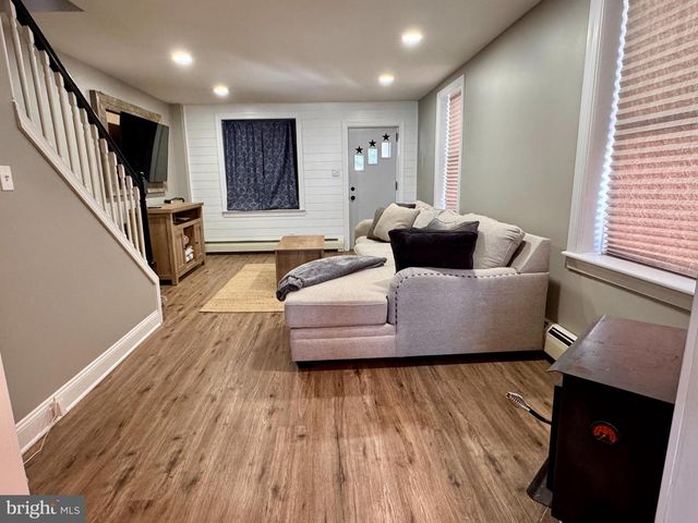 706 MAIN ST, Red Hill, PA 18076