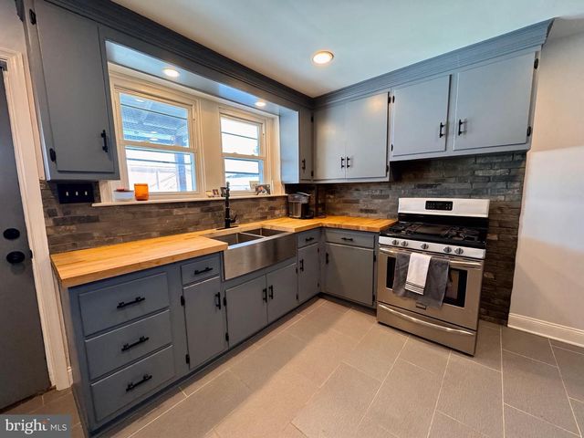 706 MAIN ST, Red Hill, PA 18076