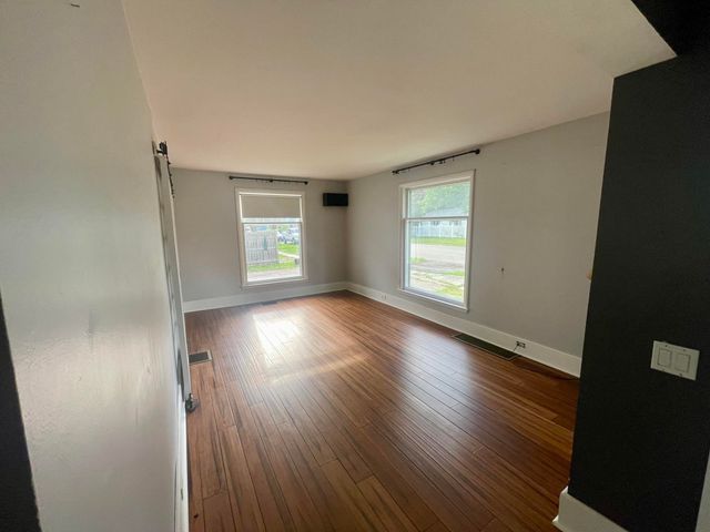 126 E South Street, Vicksburg, MI 49097