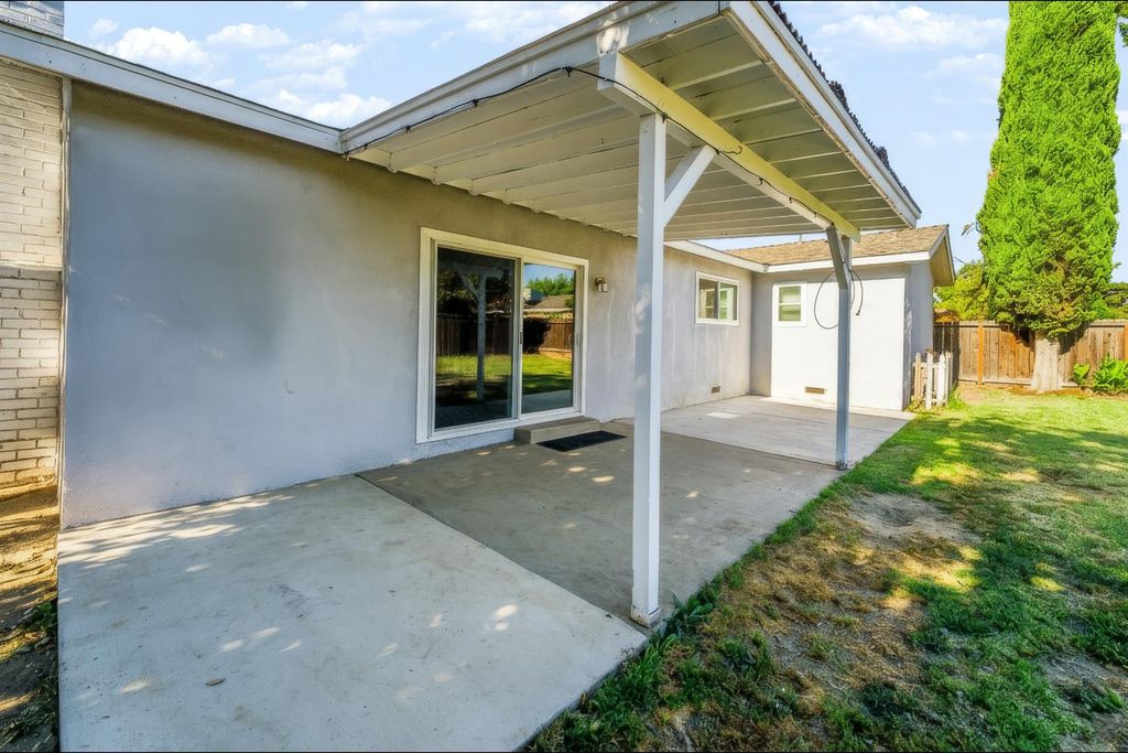 Image 30 of property listing at 1767 Gettysburg Avenue, Clovis, CA 93611