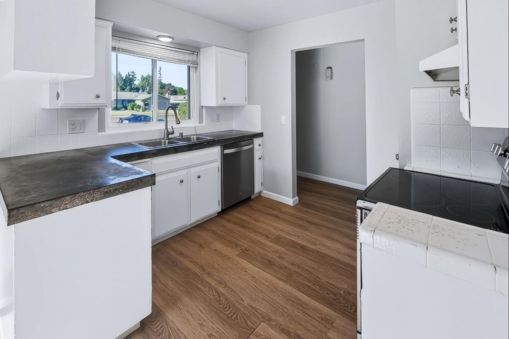 Image 9 of property listing at 1767 Gettysburg Avenue, Clovis, CA 93611