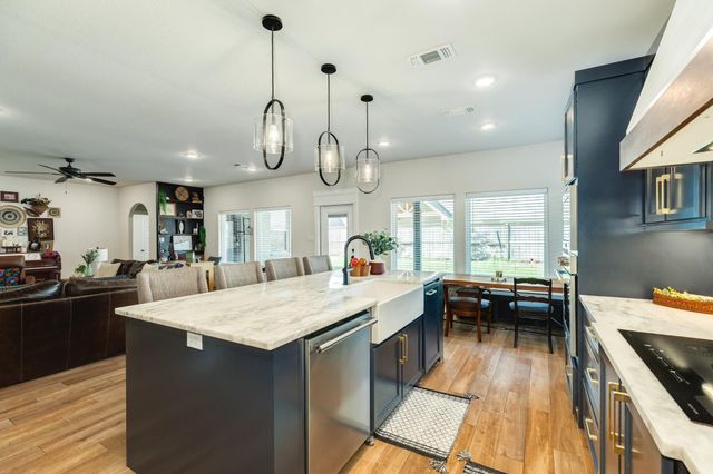 2 Greystone Court, Angleton, TX 77515
