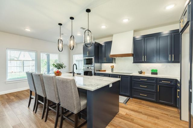 2 Greystone Court, Angleton, TX 77515