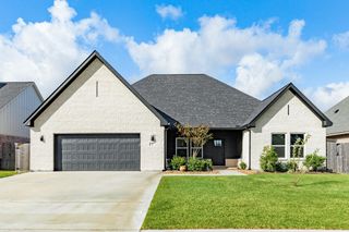 2 Greystone Court, Angleton, TX 77515