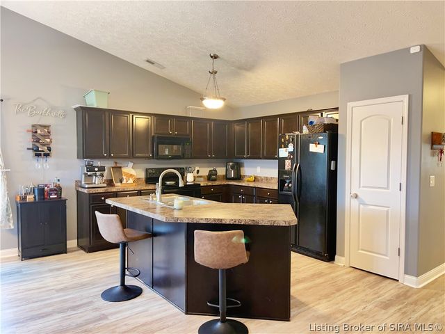 8827 Woodford Drive, Charlestown, IN 47111