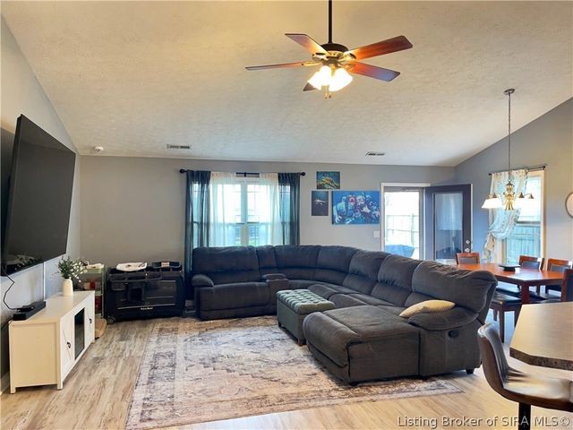 8827 Woodford Drive, Charlestown, IN 47111